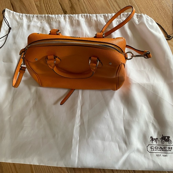 Coach Handbags - NWOT Coach crossbody doctors bag